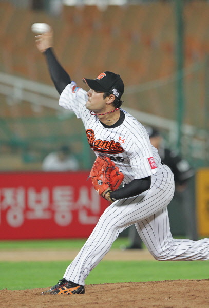 구원진들의 역투 모습